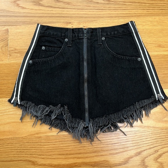 Carmar Jean Skirt Size 25. Sold at LF. - Picture 3 of 10